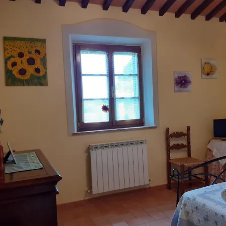 Podere Cacchini 게스트하우스 *